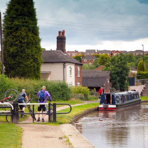 Cyclists on the Coventry Canal at Polesworth
